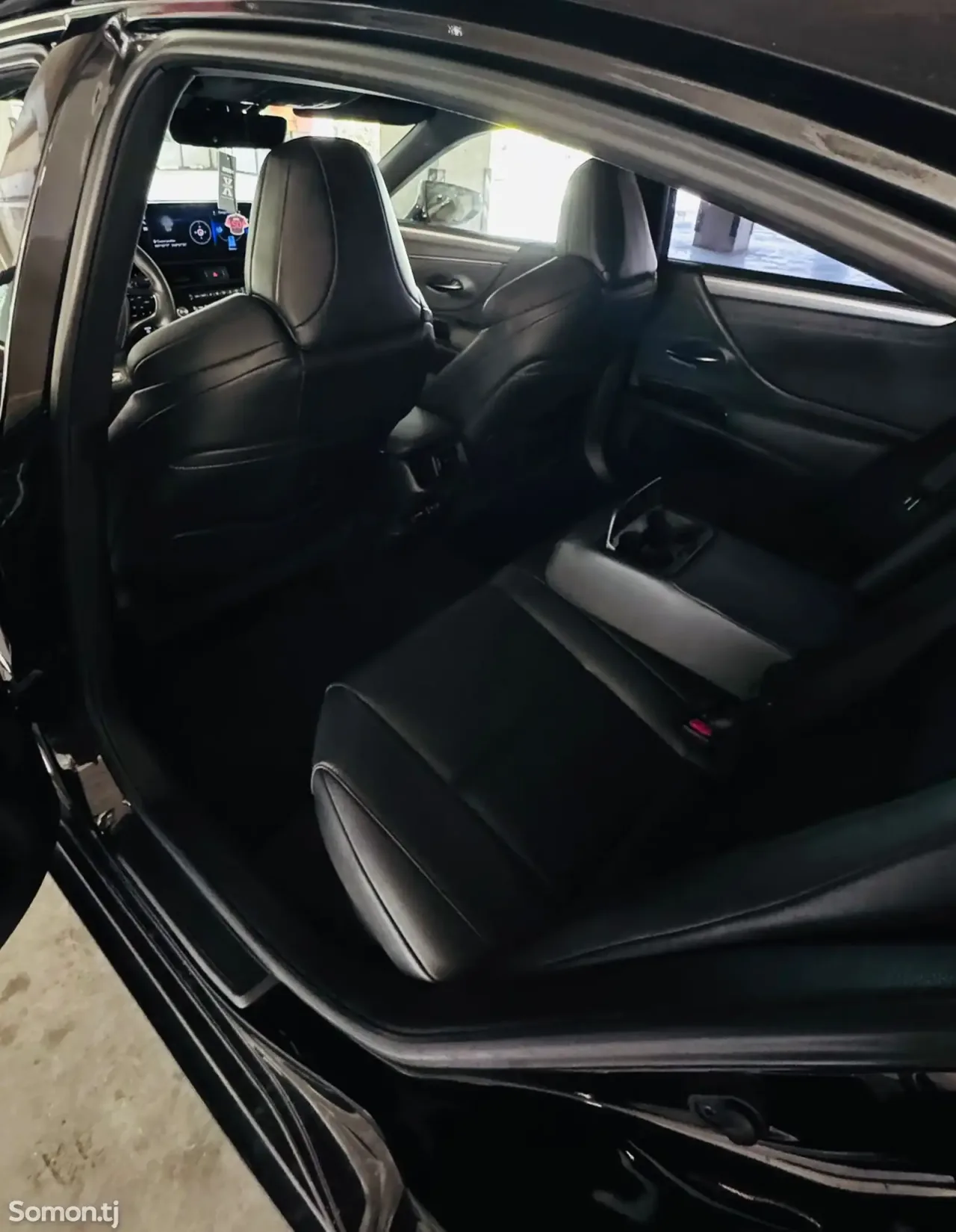Lexus ES series 2023 · 2.5 AT
