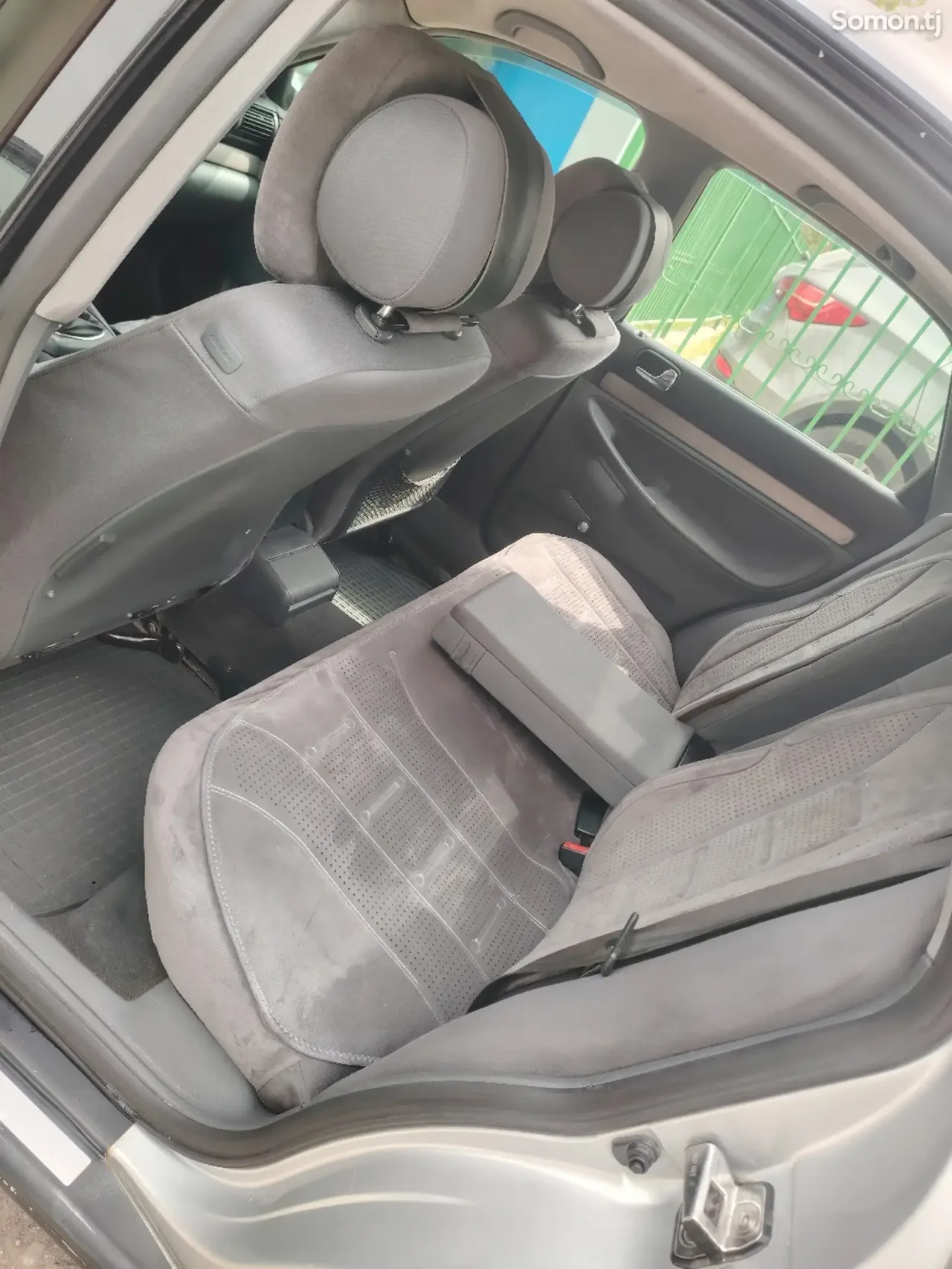 Audi A4 1999 · 1.6 MT