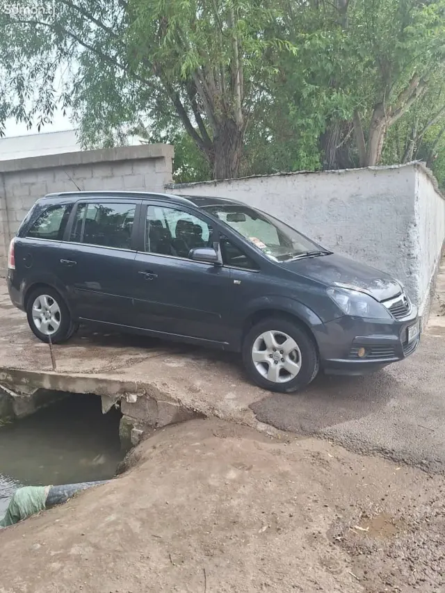 Opel Zafira 2006 · 1.8 MT