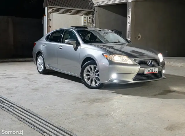 Lexus ES series 2015 · 2.5 AT
