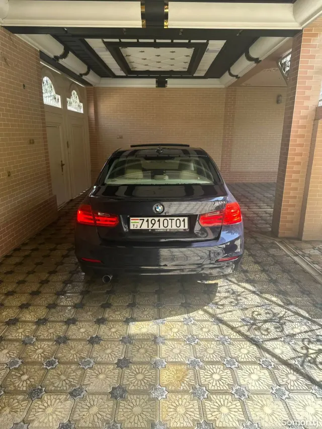 BMW 3 series 2015 · 2.0 AT