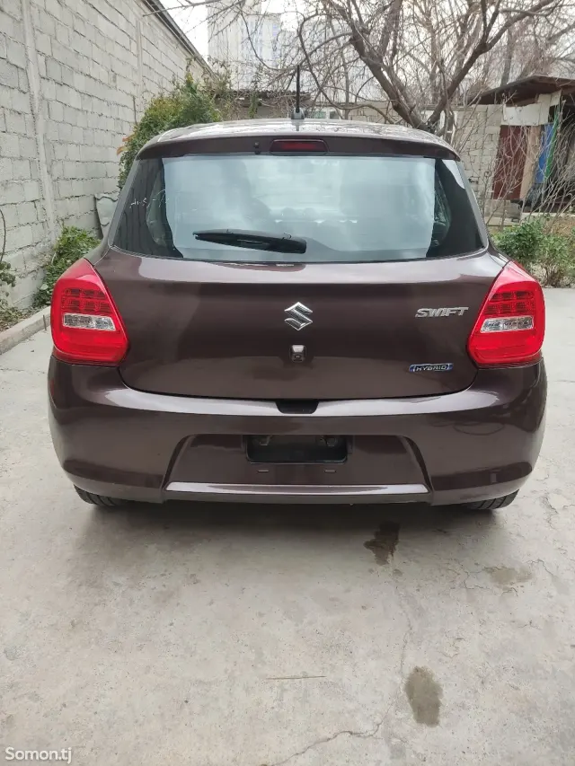 Suzuki Swift 2017 · 1.1 AT