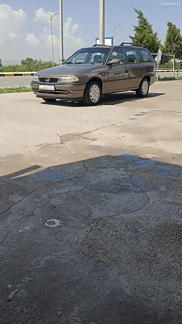 Opel Astra F 1998 · 1.6 MT