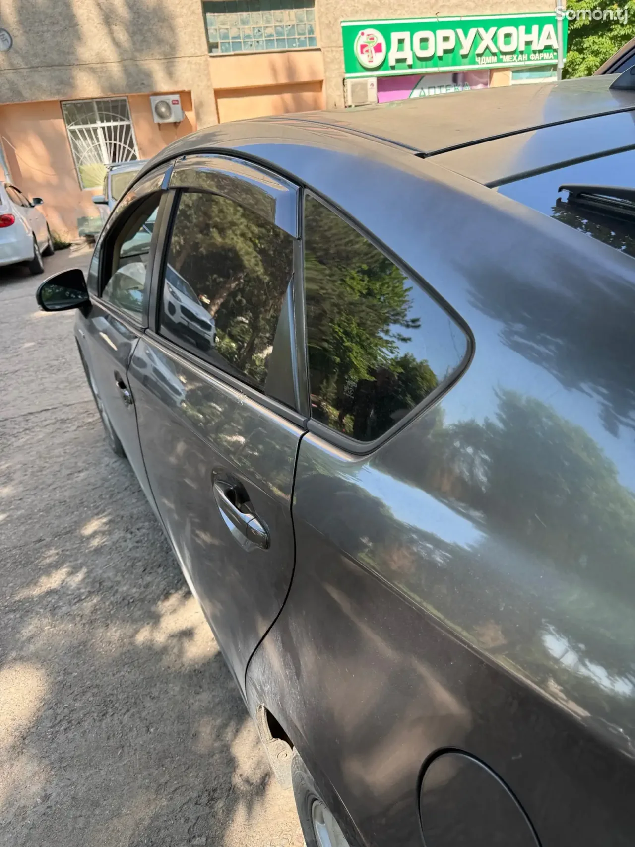 Toyota Prius 2011 · 1.8 AMT