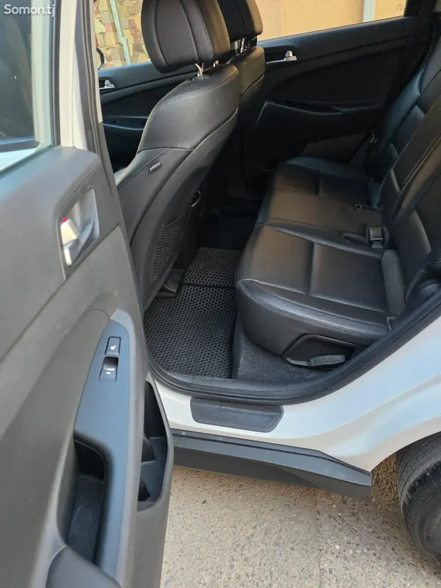 Hyundai Tucson 2015 · 2.0 AT