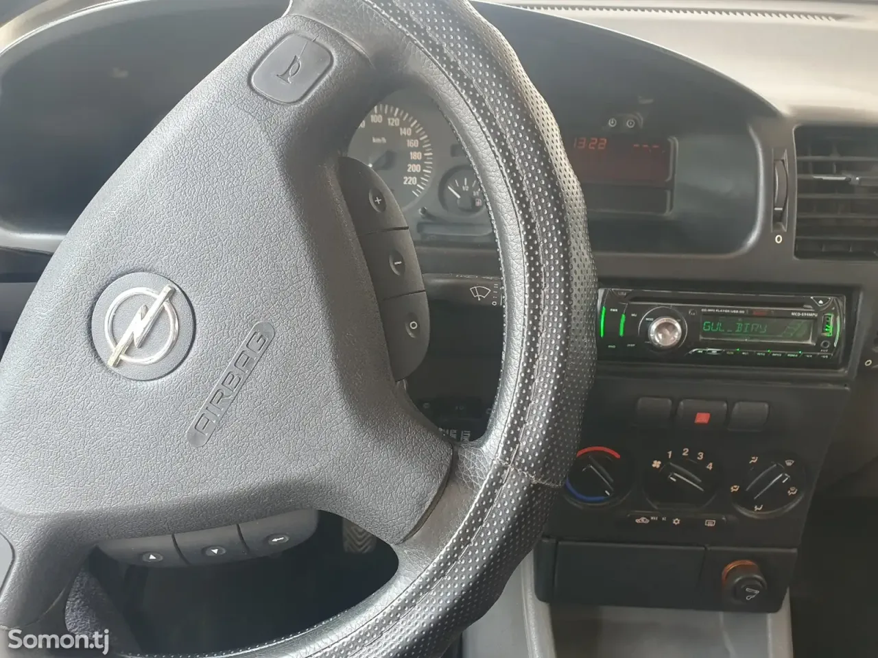 Opel Zafira 2004 · 1.6 MT