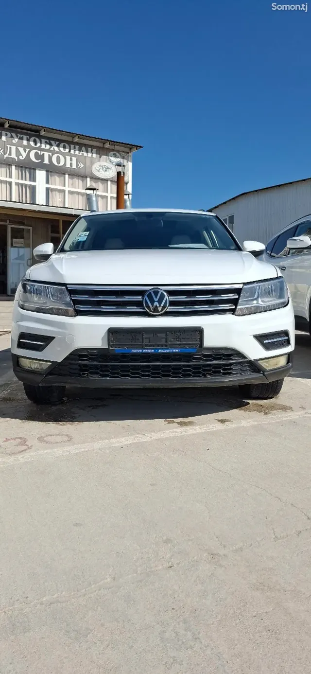 Volkswagen Tiguan 2019 · 2.0 AT