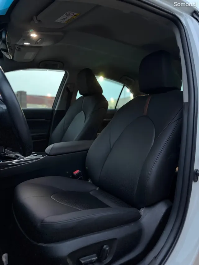 Toyota Camry 2018 · 2.5 AT