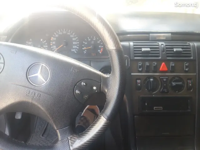 Mercedes-Benz E class 1997 · 2.0 MT