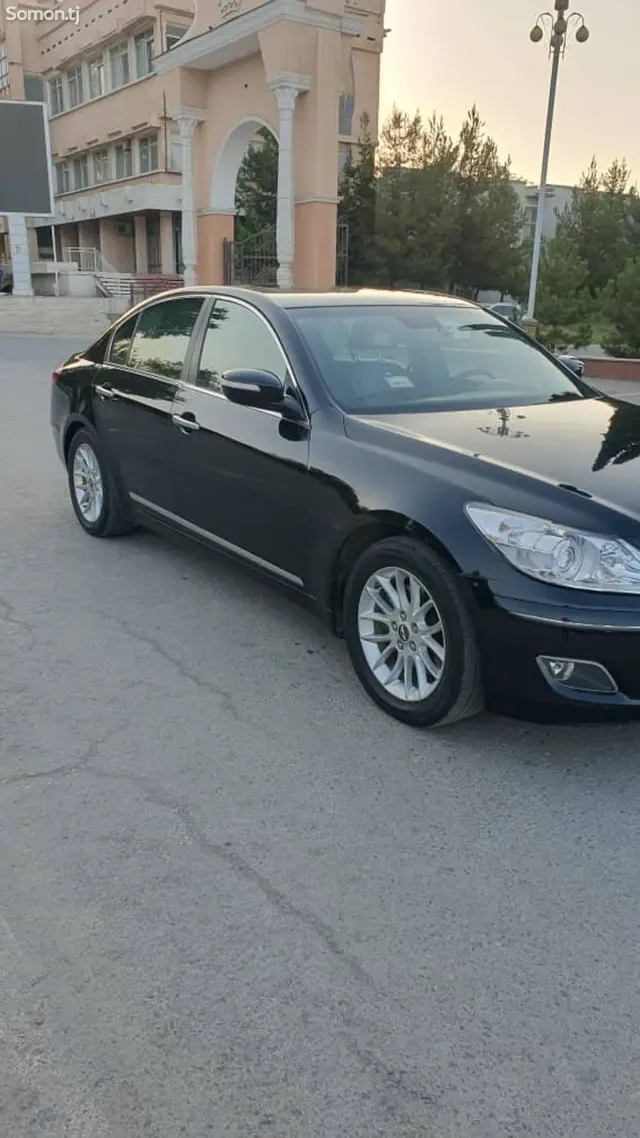 Hyundai Genesis 2008 · 3.8 AT