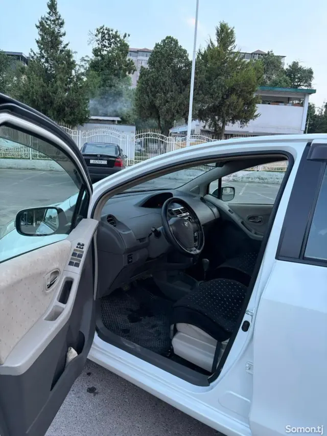 Toyota Vitz 2009 · 1.3 AT