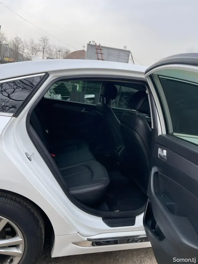 Hyundai Sonata 2015 · 1.6 AT