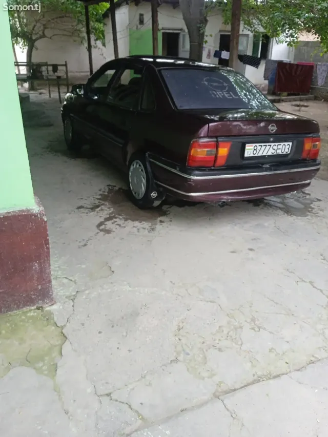 Opel Vectra A 1990 · 1.8 MT