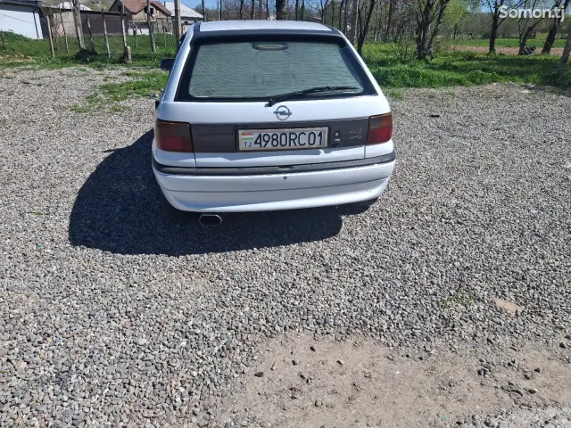 Opel Astra F 1995 · 1.6 MT