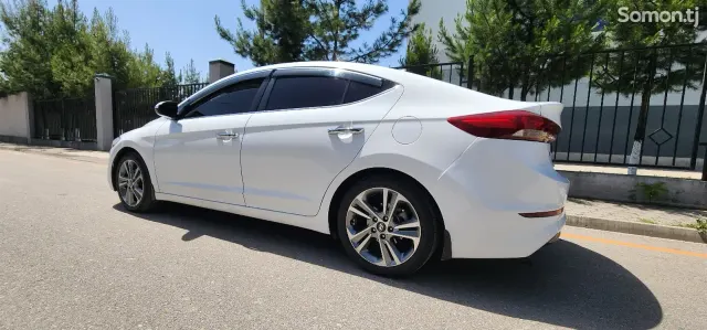 Hyundai Elantra 2017 · 2.0 AT