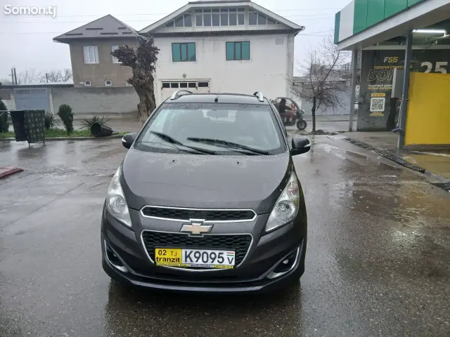 Chevrolet Spark 2014 · 1.0 AT