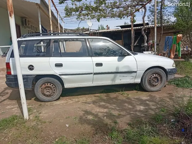 Opel Astra F 1995 · 1.6 MT