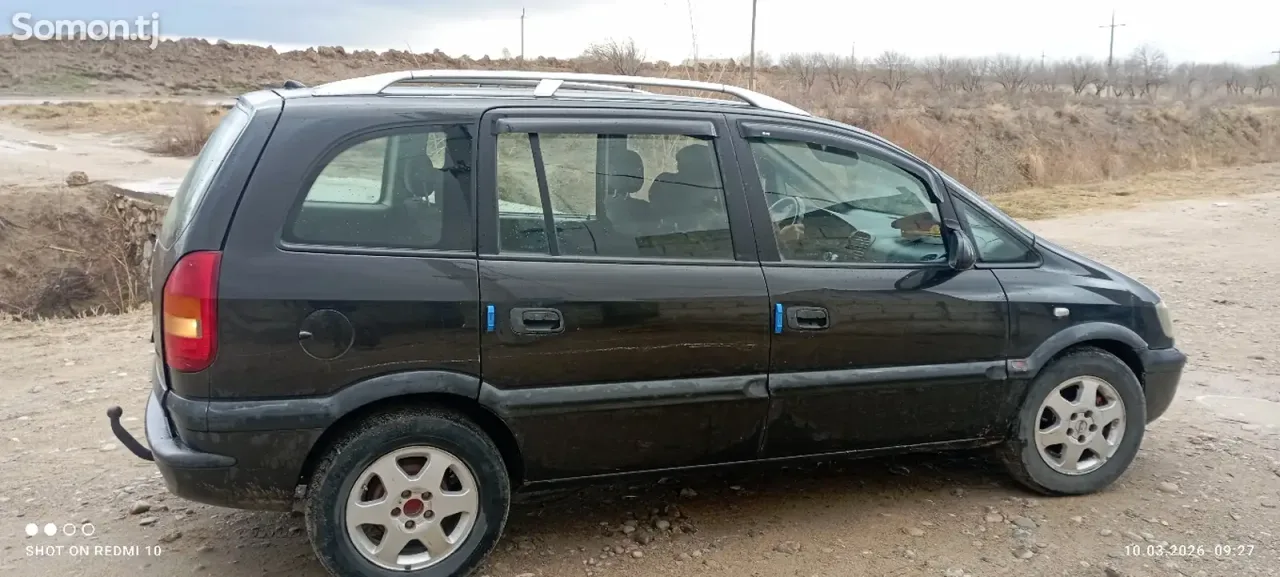 Opel Zafira 2000 · 1.6 MT