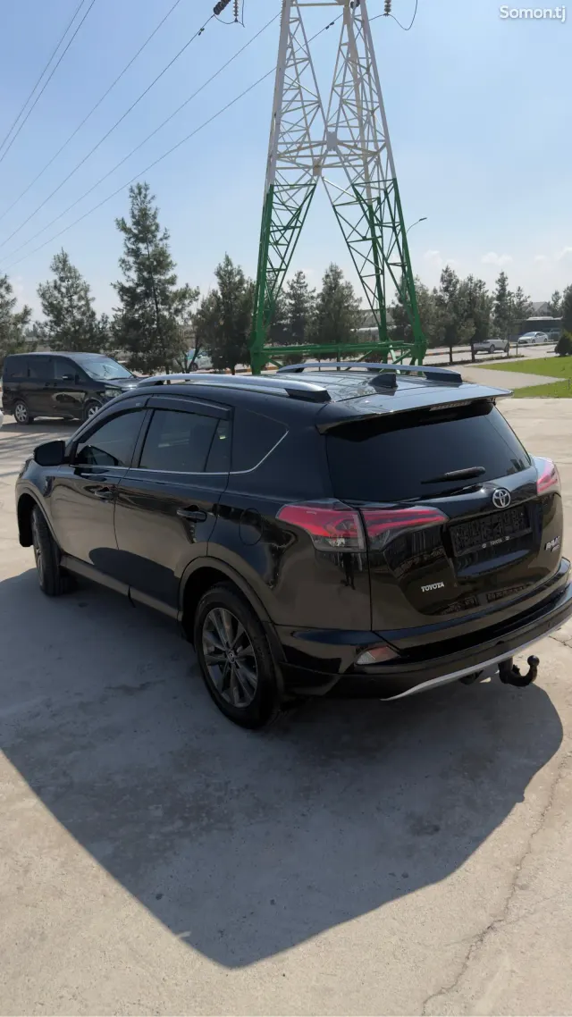 Toyota RAV 4 2018 · 2.5 AT