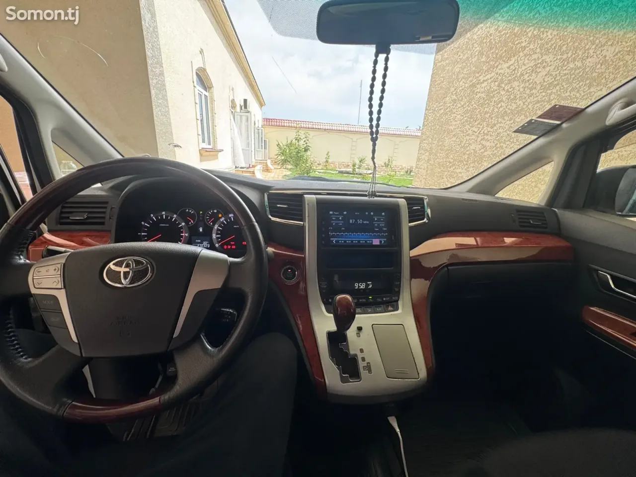 Toyota Vellfire 2014 · 2.4 AT