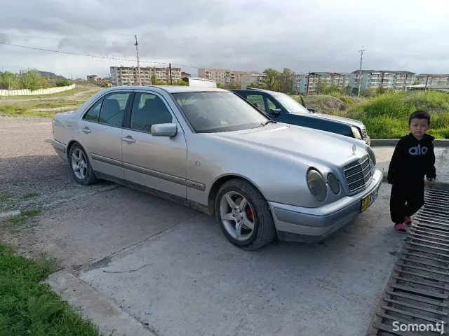 Mercedes-Benz E class 1996 · 2.0 MT