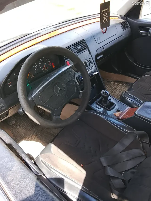 Mercedes-Benz C class 1995 · 1.8 MT
