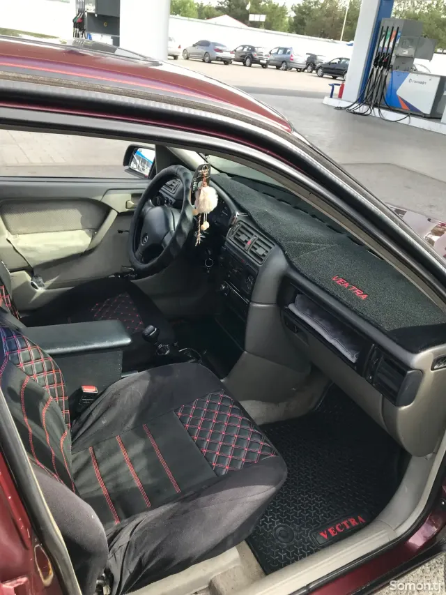 Opel Vectra A 1991 · 1.6 MT