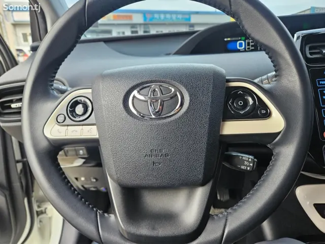 Toyota Prius 2018 · 1.8 AT
