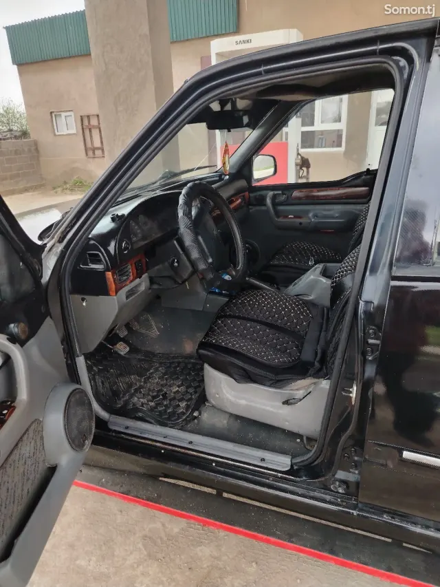 Ssang Yong Musso 1999 · 2.2 MT
