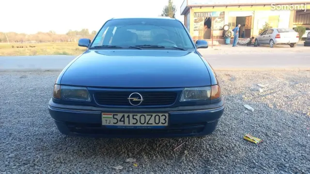 Opel Astra F 1992 · 1.6 MT