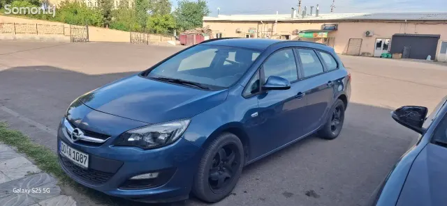 Opel Astra J 2015 · 1.4 MT