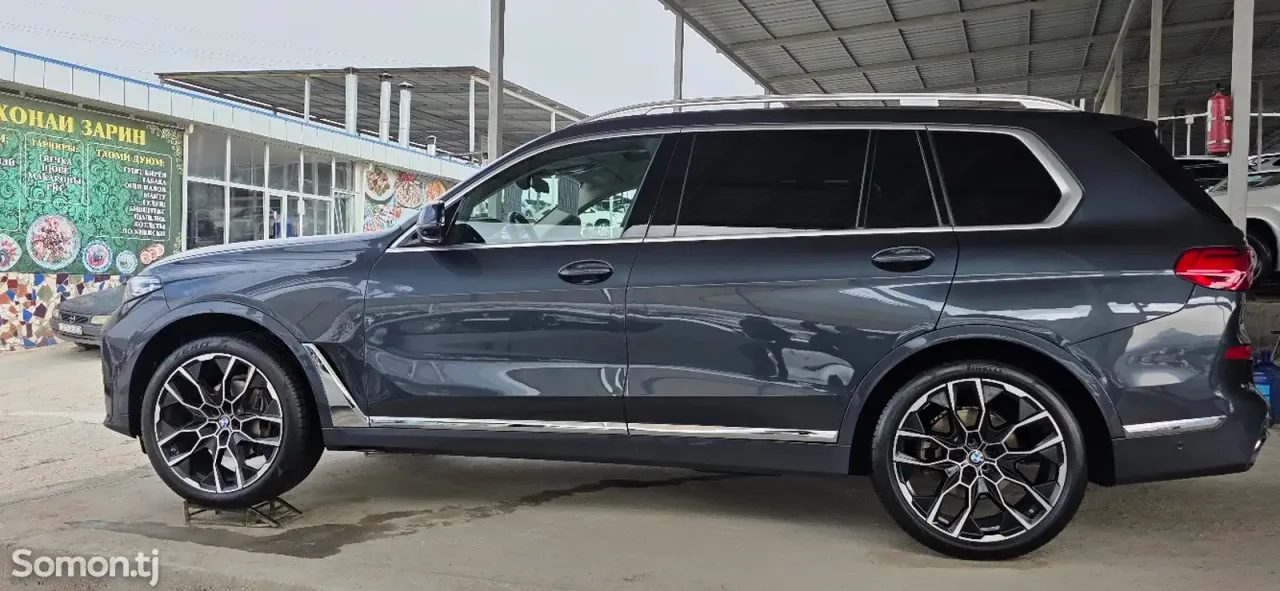 BMW X7 2022 · 4.0 AT