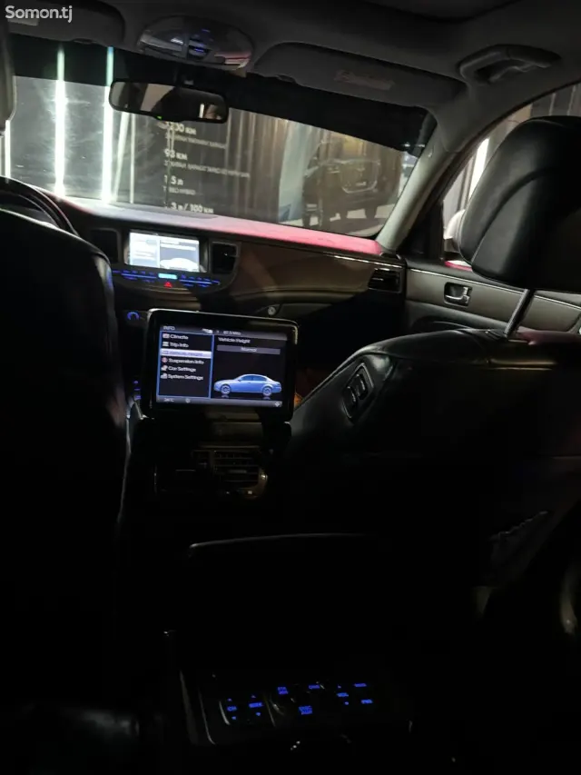 Hyundai Genesis 2008 · 3.8 AT