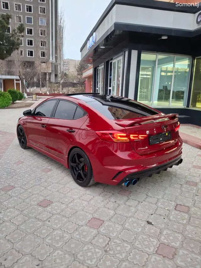 Hyundai Avante 2016 · 1.6 AT
