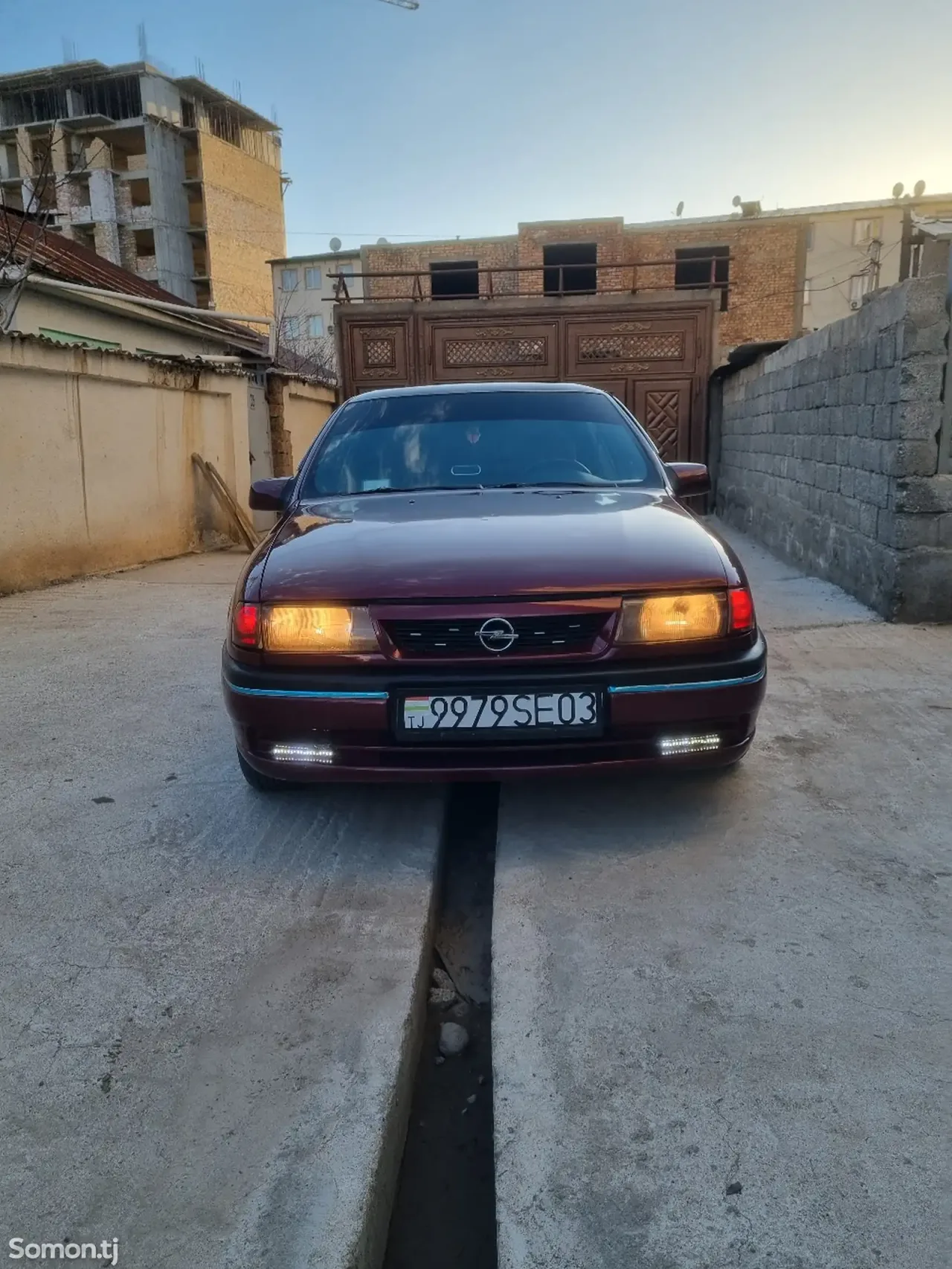 Opel Vectra A 1993 · 1.6 MT