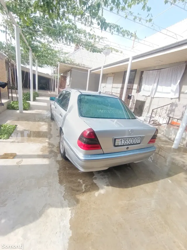 Mercedes-Benz W201 1998 · 1.6 MT