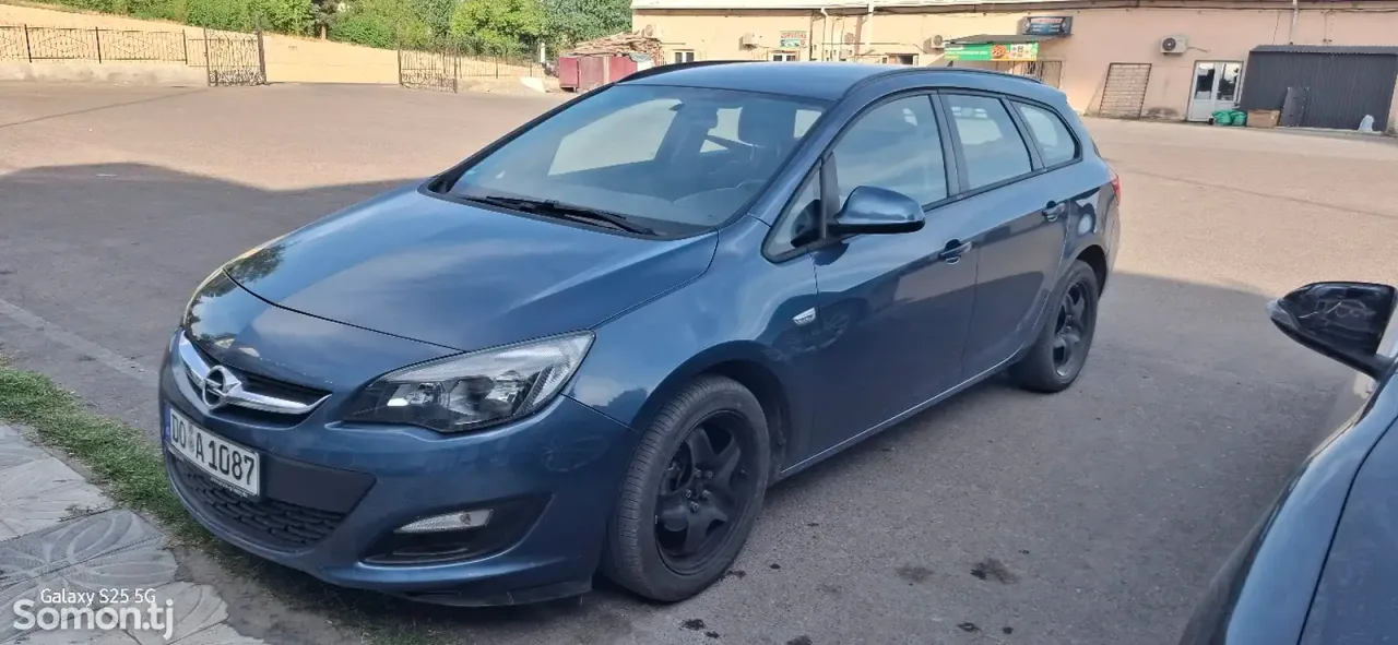 Opel Astra J 2015 · 1.4 MT