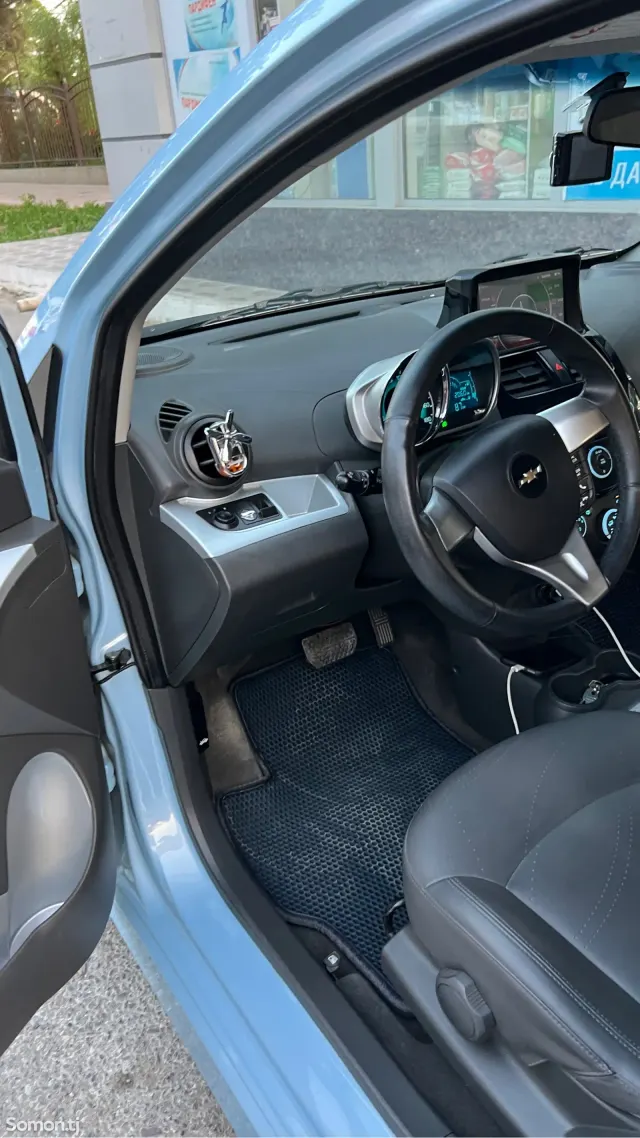 Chevrolet Spark 2014 · 1.1 AT