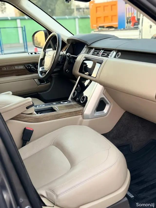 Land Rover Vogue 2018 · 5.0 AT