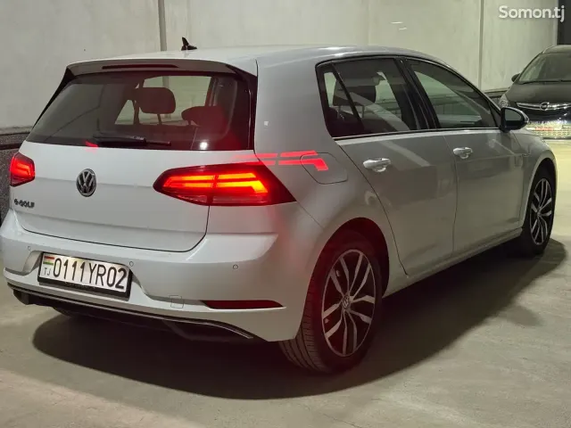 Volkswagen Golf 2019 · 2.4 AT
