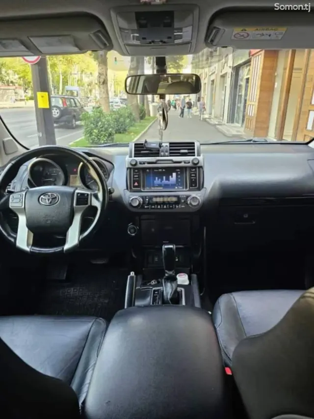 Toyota Land Cruiser Prado 2016 · 4.7 AT
