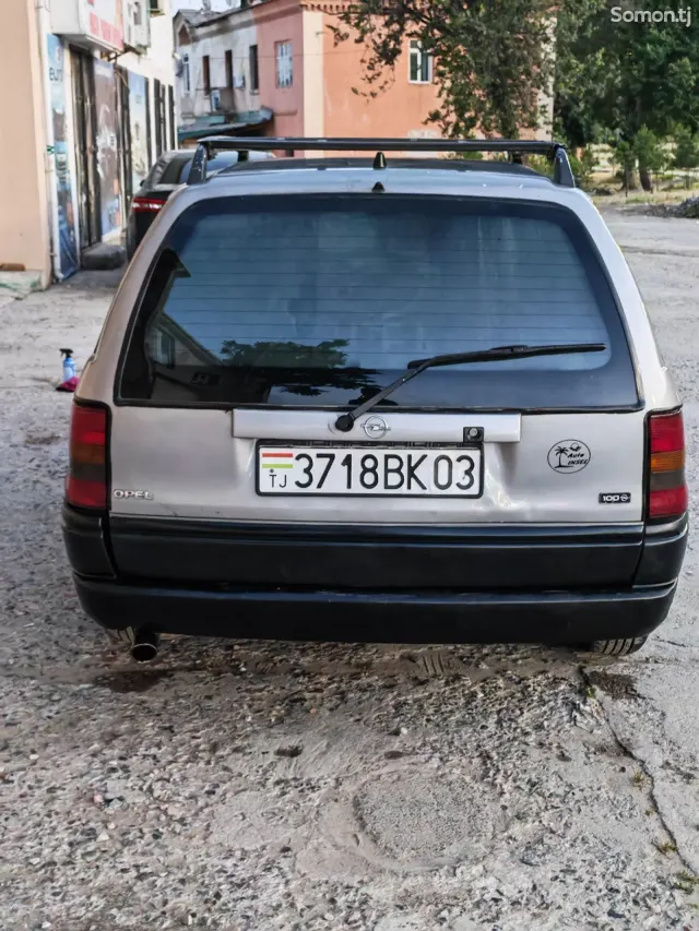 Opel Astra F 1995 · 1.6 MT