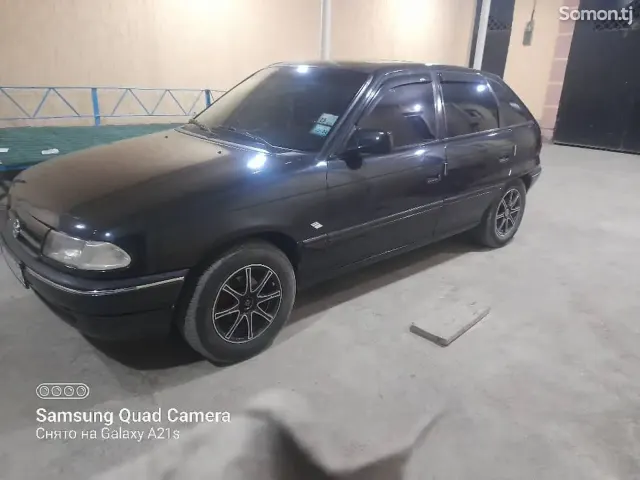 Opel Astra F 1994 · 1.6 MT