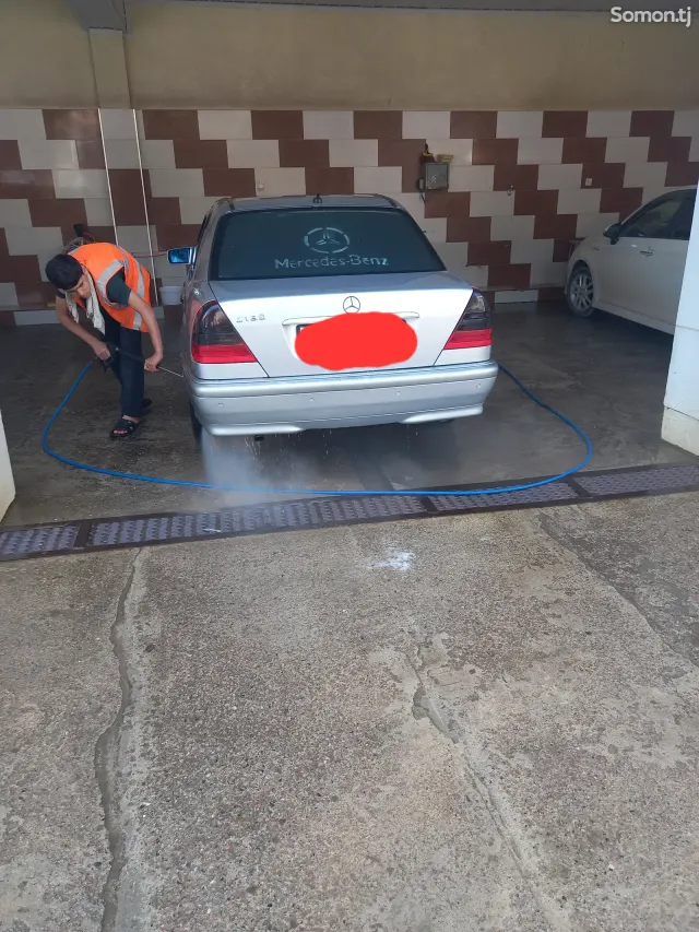 Mercedes-Benz C class 1995 · 1.8 MT