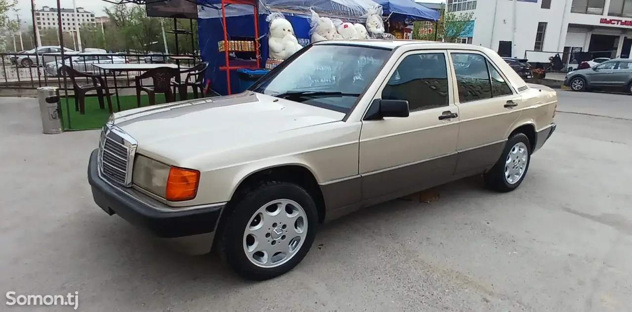 Mercedes-Benz W201 1991 · 2.0 MT