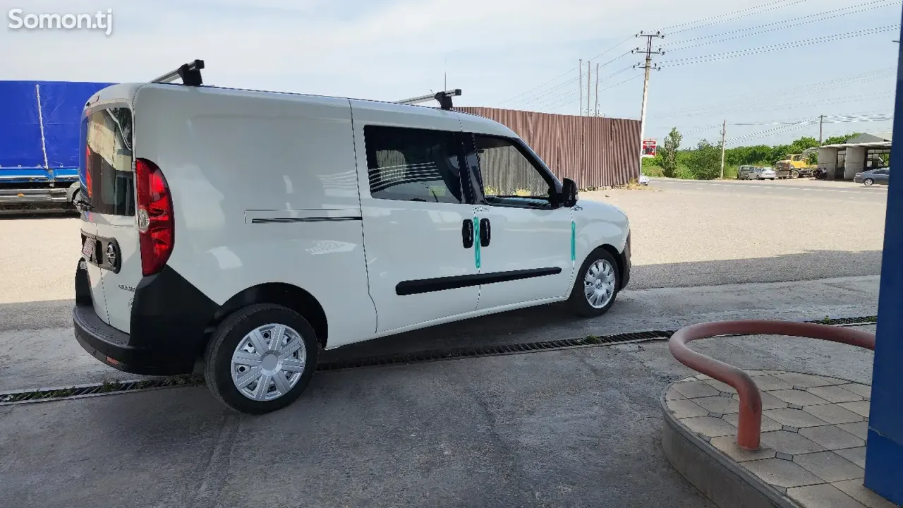 Opel Combo 2016 · 1.3 MT