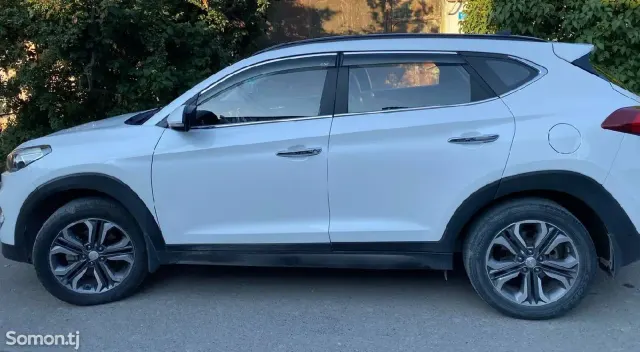 Hyundai Tucson 2016 · 1.6 AT