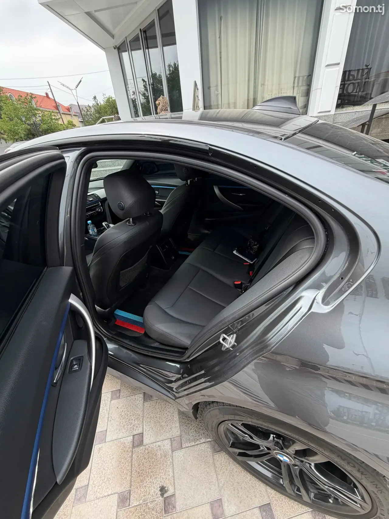 BMW 3 series 2018 · 2.0 AT