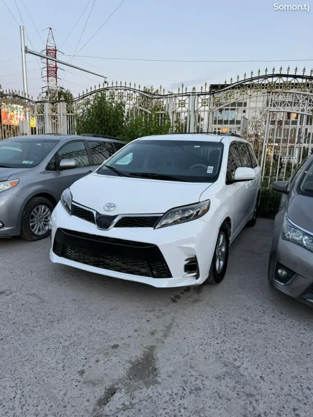 Toyota Sienna 2014 · 3.5 AT