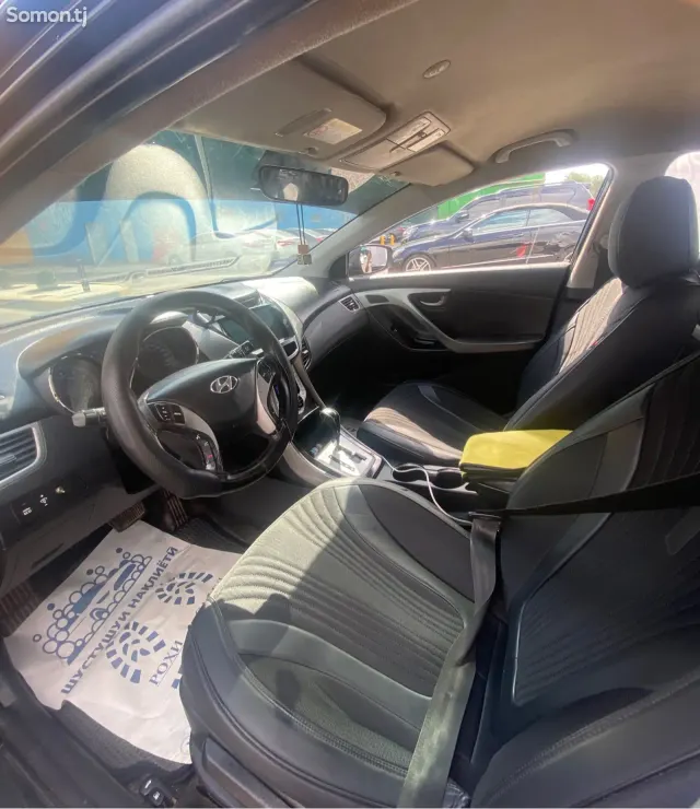 Hyundai Avante 2012 · 1.6 AT